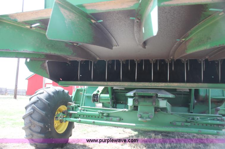 image for item H2200 1983 John Deere 7720 combine