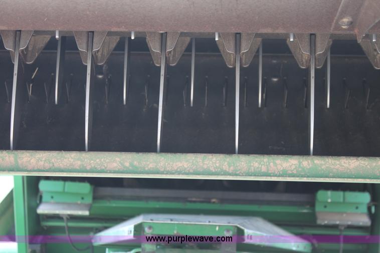 image for item H2200 1983 John Deere 7720 combine