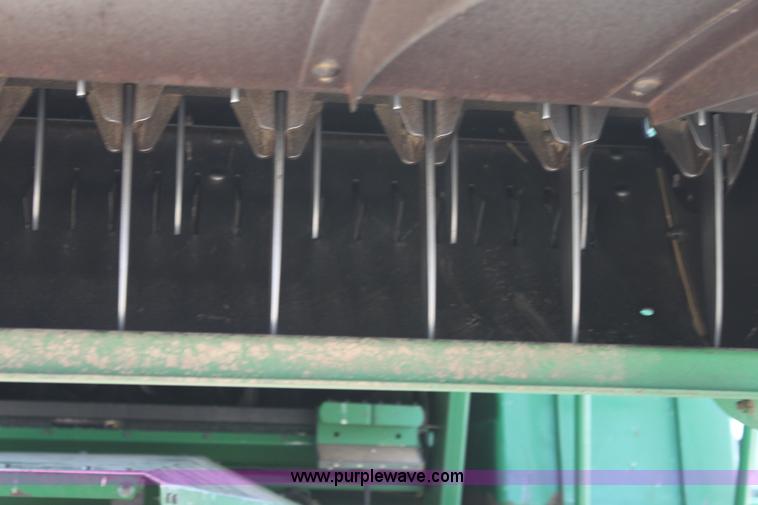 image for item H2200 1983 John Deere 7720 combine