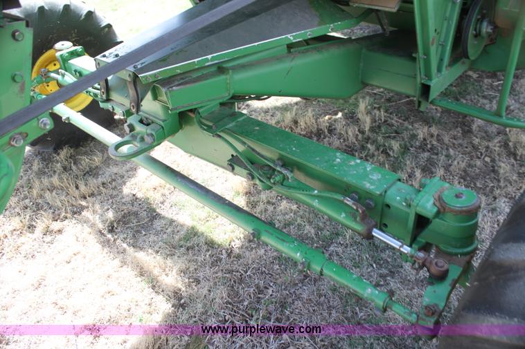 image for item H2200 1983 John Deere 7720 combine