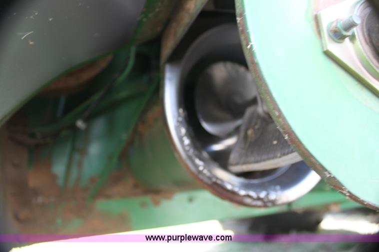 image for item H2200 1983 John Deere 7720 combine