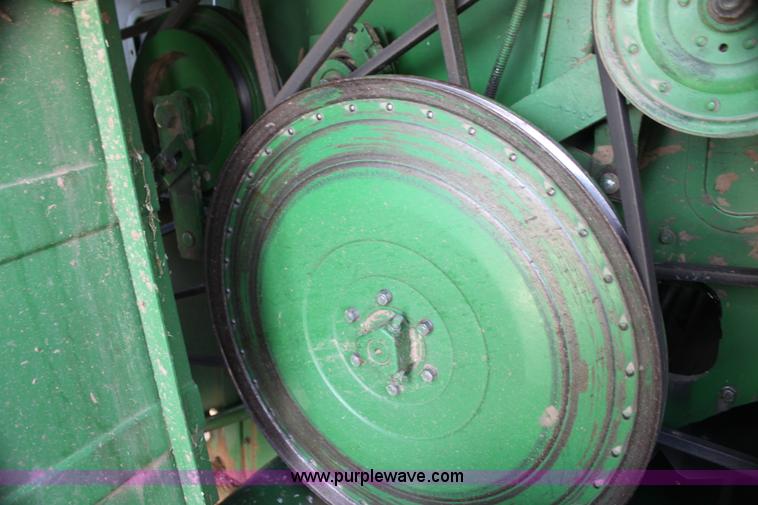 image for item H2200 1983 John Deere 7720 combine