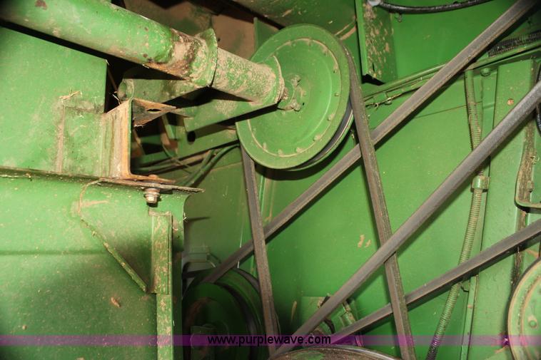 image for item H2200 1983 John Deere 7720 combine