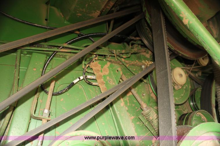 image for item H2200 1983 John Deere 7720 combine
