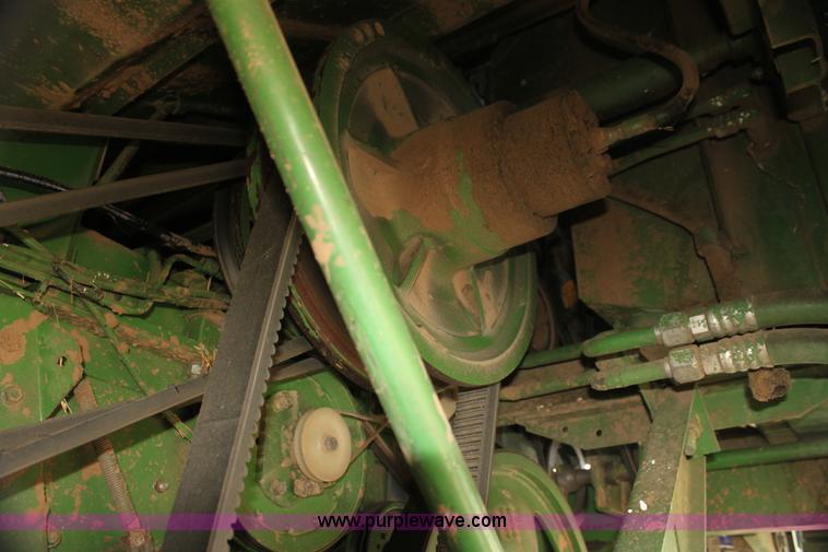 image for item H2200 1983 John Deere 7720 combine