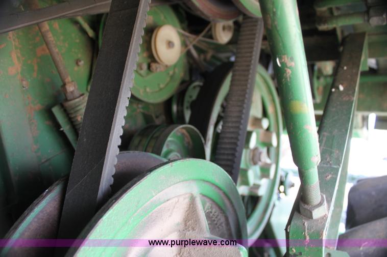 image for item H2200 1983 John Deere 7720 combine