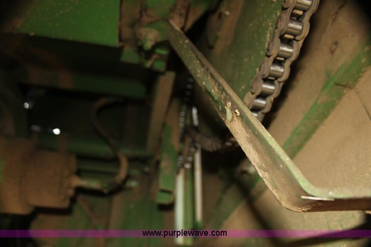 image for item H2200 1983 John Deere 7720 combine