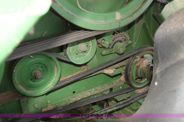 image for item H2200 1983 John Deere 7720 combine