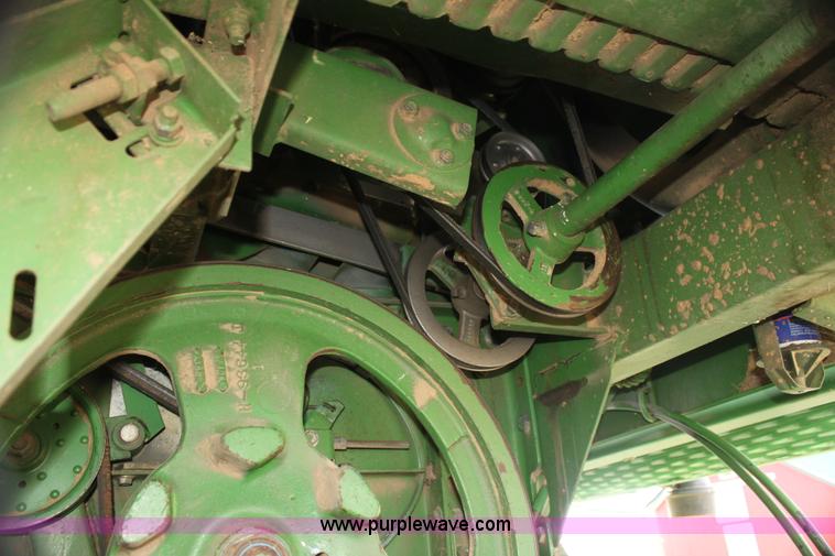image for item H2200 1983 John Deere 7720 combine