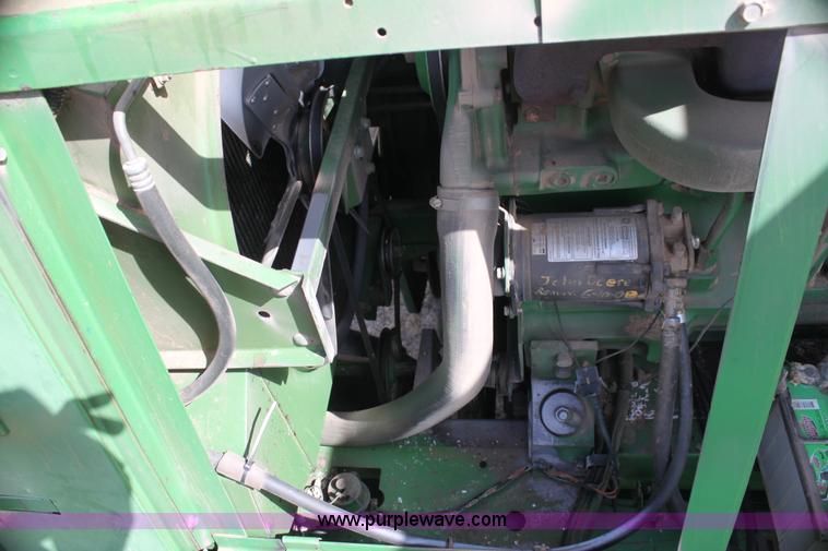 image for item H2200 1983 John Deere 7720 combine