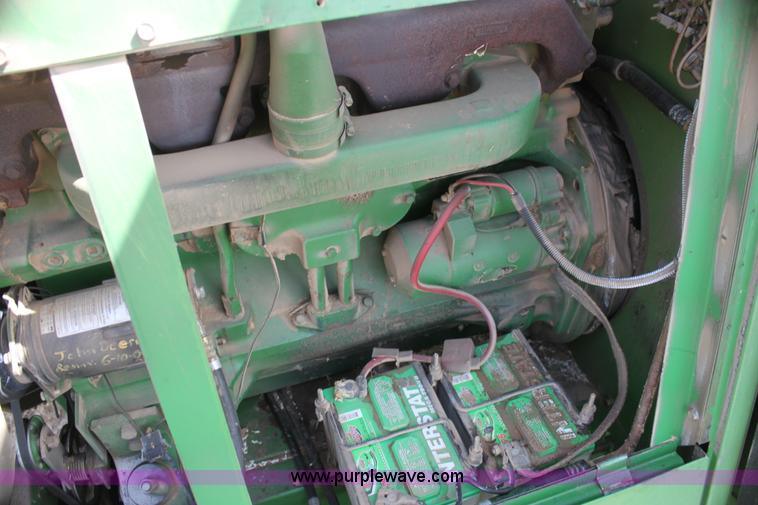 image for item H2200 1983 John Deere 7720 combine