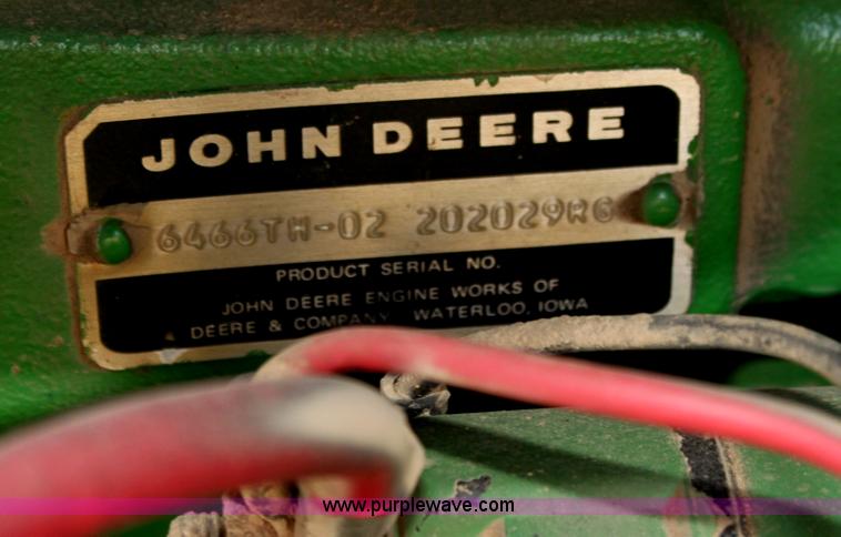 image for item H2200 1983 John Deere 7720 combine