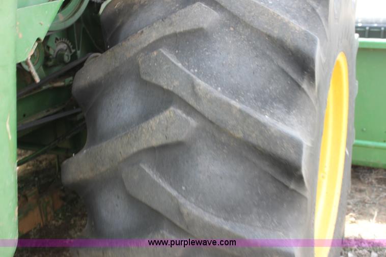 image for item H2200 1983 John Deere 7720 combine