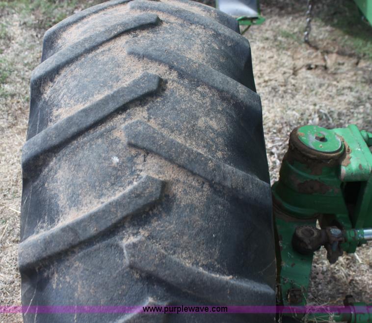 image for item H2200 1983 John Deere 7720 combine