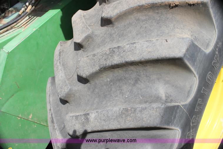 image for item H2200 1983 John Deere 7720 combine