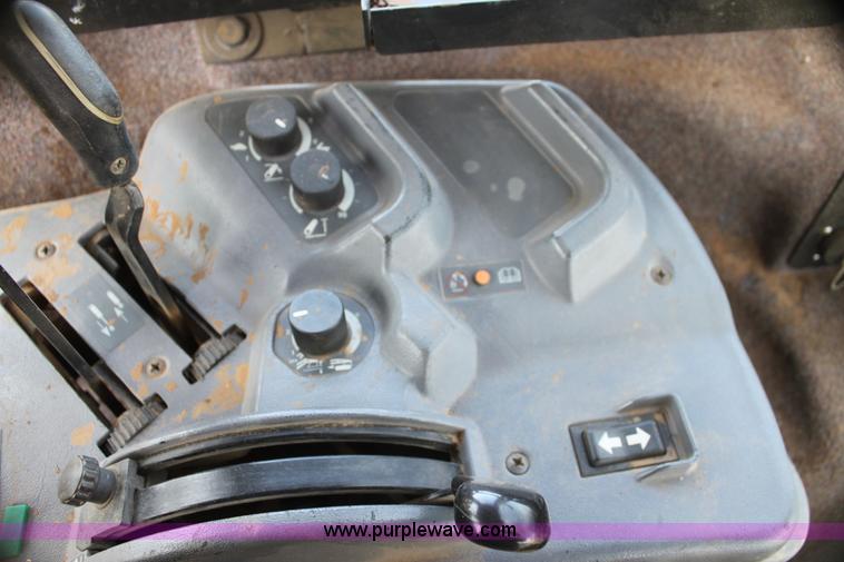 image for item H2202 1998 New Holland 8970 MFWD tractor