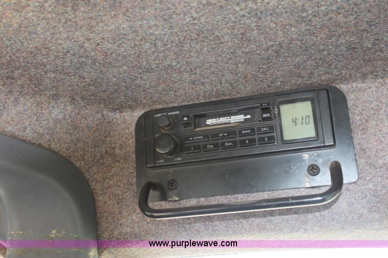 image for item H2202 1998 New Holland 8970 MFWD tractor