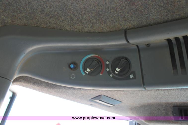 image for item H2202 1998 New Holland 8970 MFWD tractor