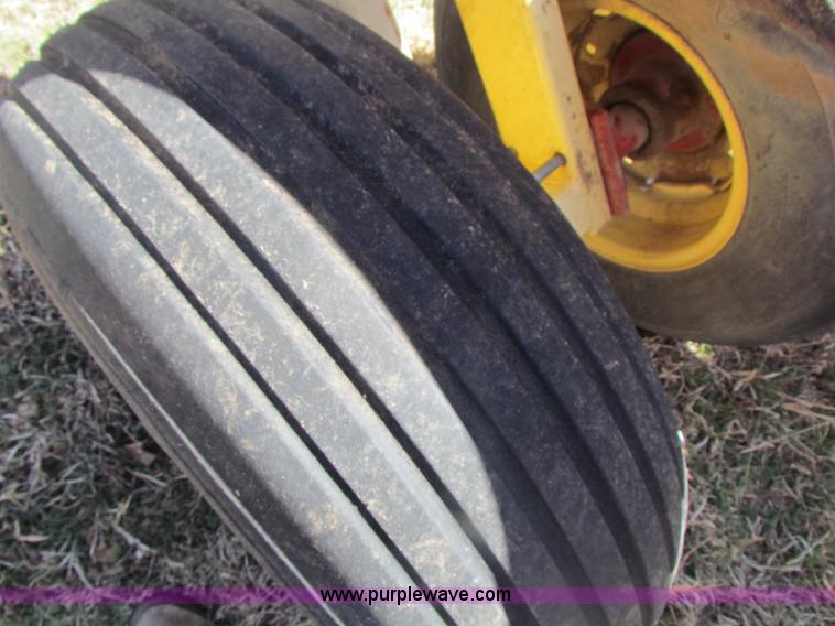 image for item H2210 2004 Krause 4990 28' folding disk