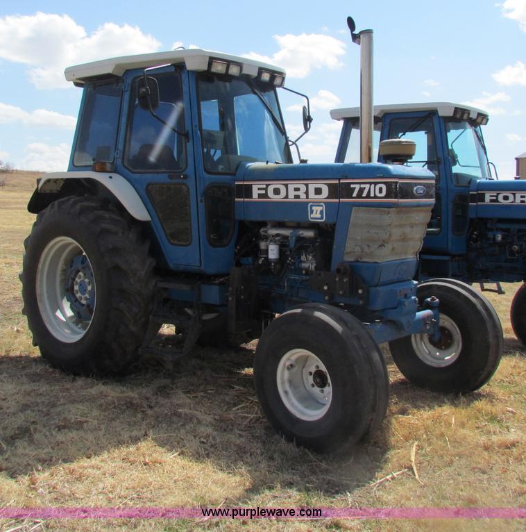 image for item H2216 1991 Ford 7710 tractor