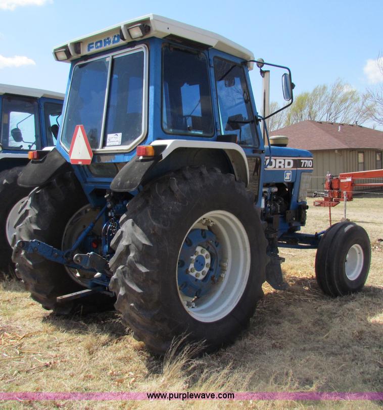 image for item H2216 1991 Ford 7710 tractor