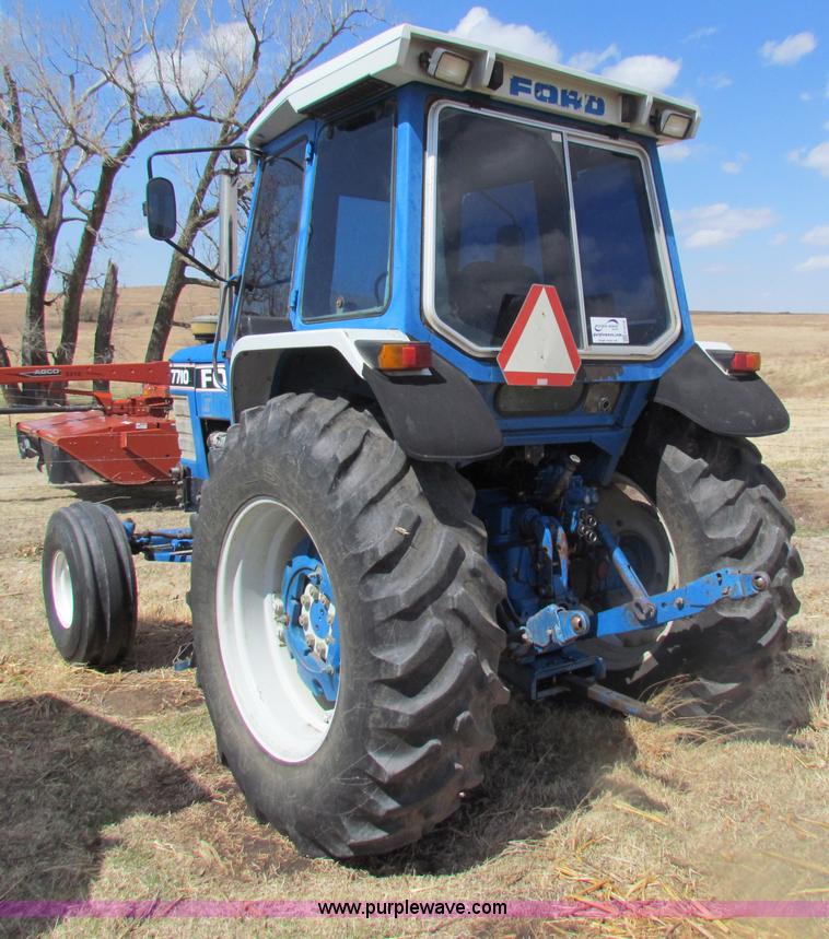 image for item H2216 1991 Ford 7710 tractor