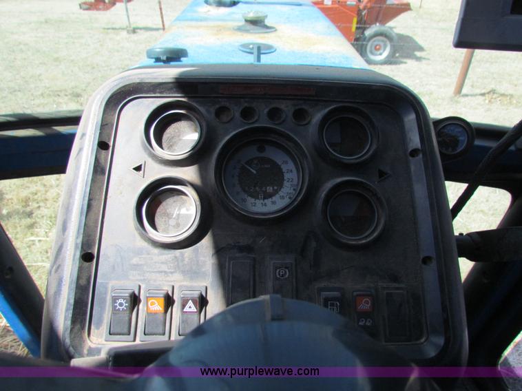 image for item H2216 1991 Ford 7710 tractor