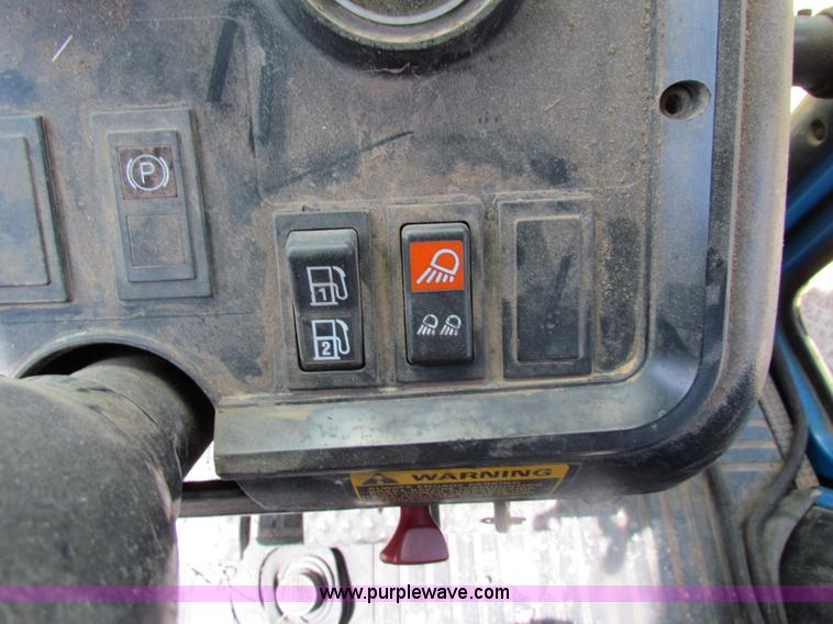 image for item H2216 1991 Ford 7710 tractor