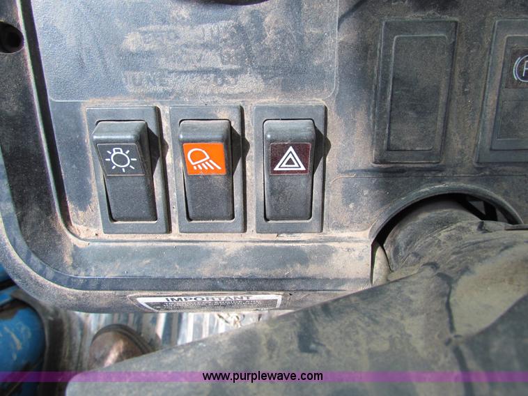 image for item H2216 1991 Ford 7710 tractor