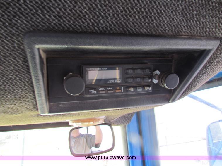 image for item H2216 1991 Ford 7710 tractor