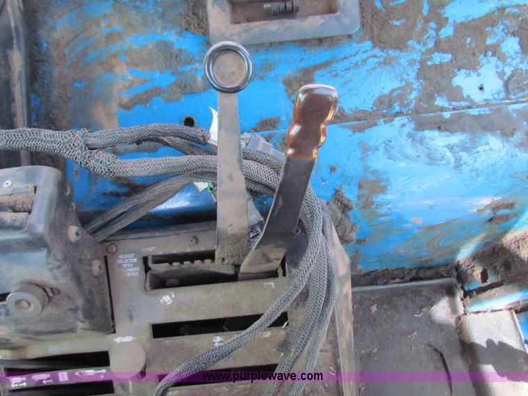 image for item H2216 1991 Ford 7710 tractor