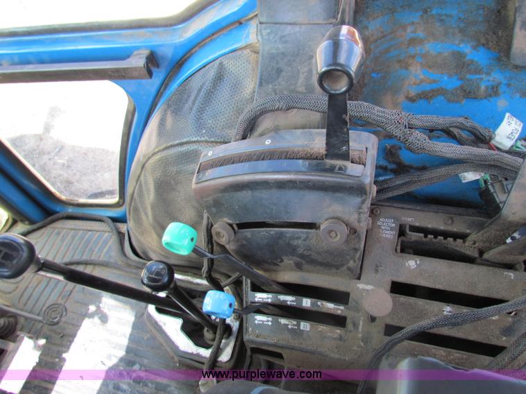 image for item H2216 1991 Ford 7710 tractor