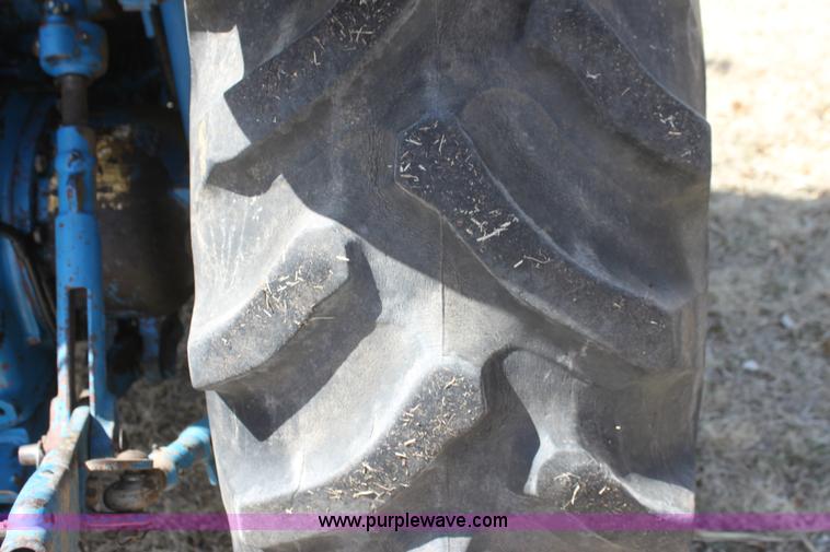 image for item H2216 1991 Ford 7710 tractor