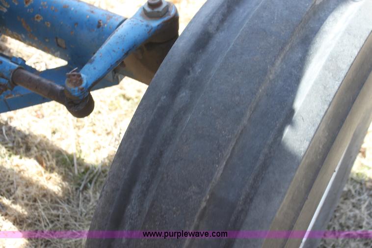 image for item H2216 1991 Ford 7710 tractor