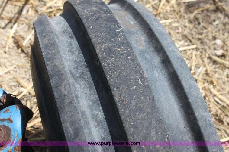 image for item H2216 1991 Ford 7710 tractor