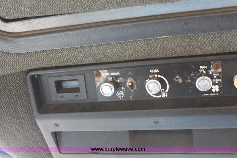 image for item H2217 1988 Ford 7710 tractor