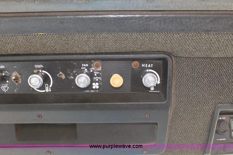 image for item H2217 1988 Ford 7710 tractor