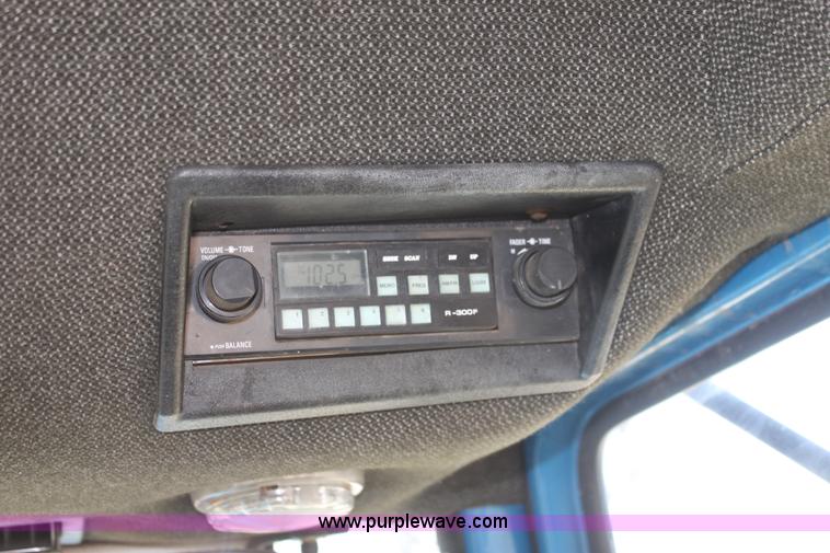 image for item H2217 1988 Ford 7710 tractor