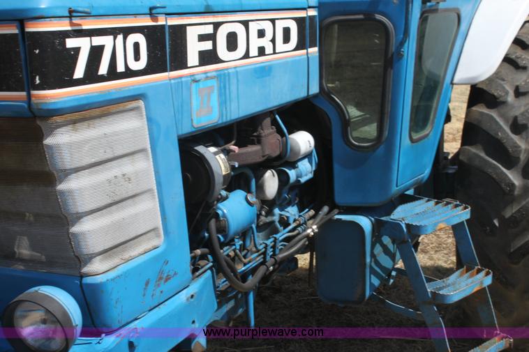 image for item H2217 1988 Ford 7710 tractor