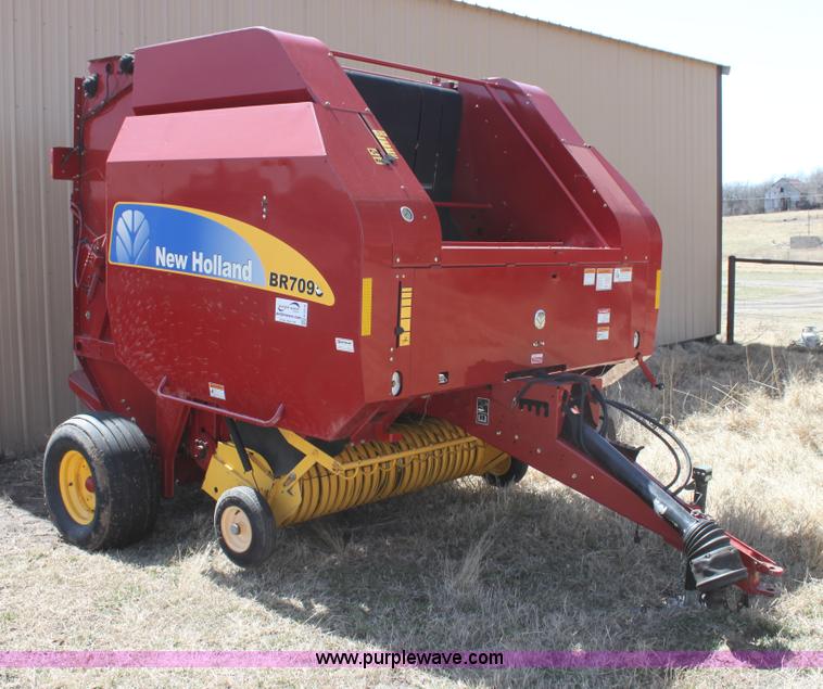 image for item H2218 2009 New Holland BR7090 round baler