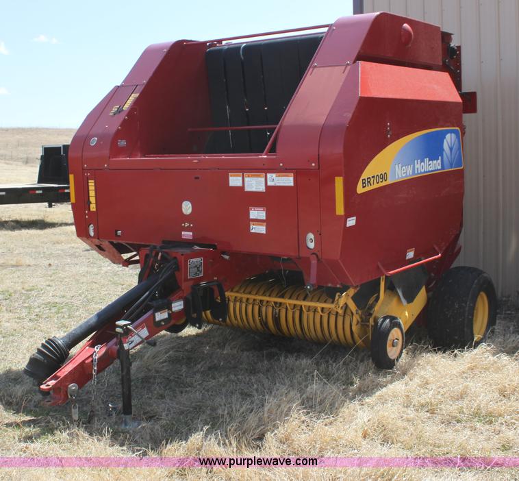 image for item H2218 2009 New Holland BR7090 round baler