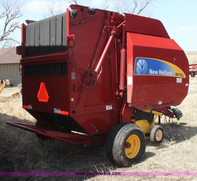 image for item H2218 2009 New Holland BR7090 round baler