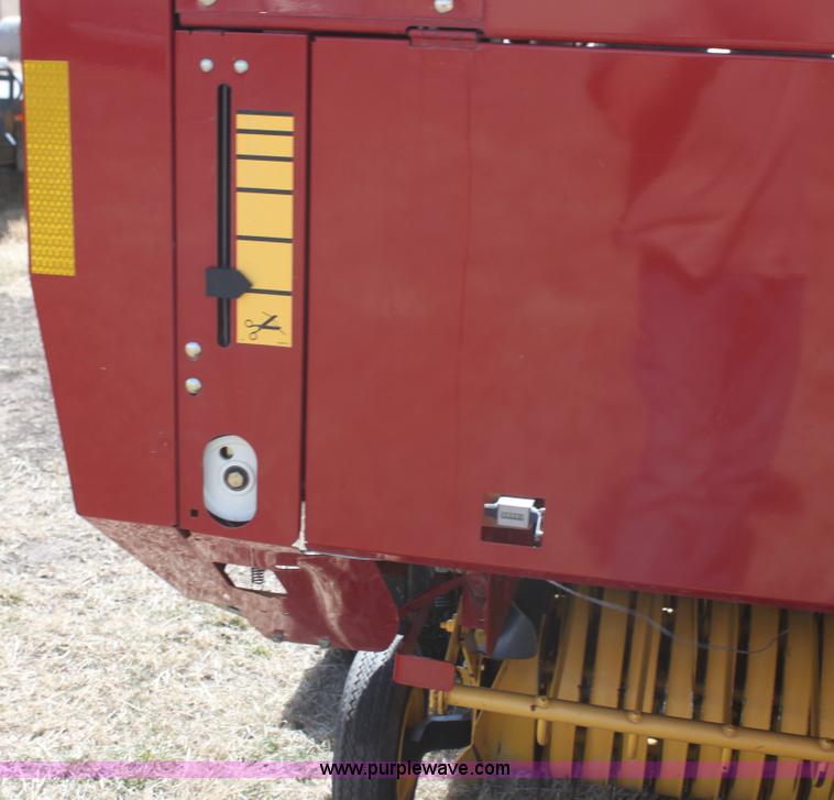 image for item H2218 2009 New Holland BR7090 round baler