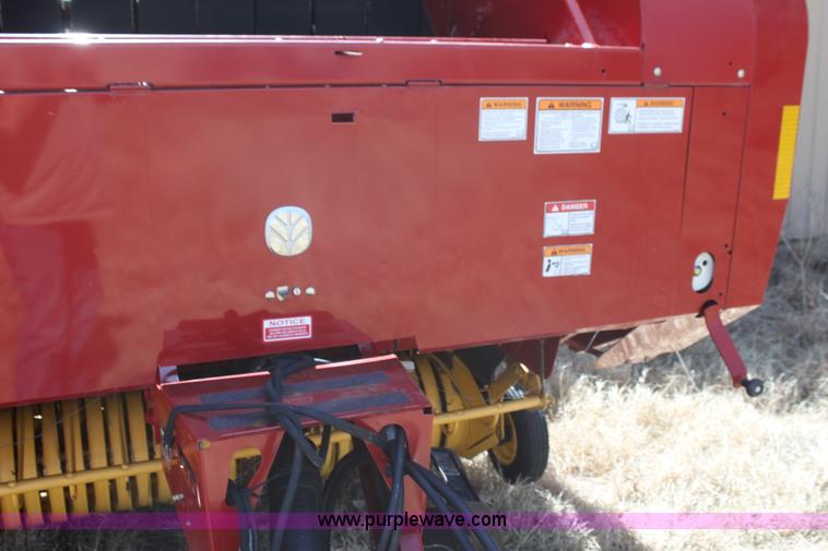 image for item H2218 2009 New Holland BR7090 round baler