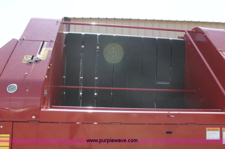 image for item H2218 2009 New Holland BR7090 round baler