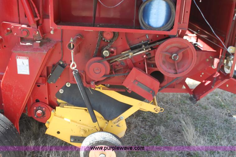 image for item H2218 2009 New Holland BR7090 round baler