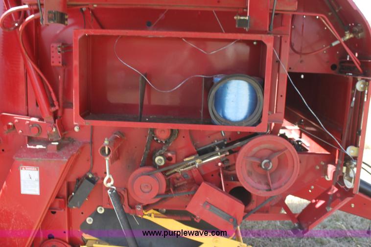 image for item H2218 2009 New Holland BR7090 round baler