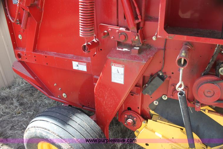 image for item H2218 2009 New Holland BR7090 round baler