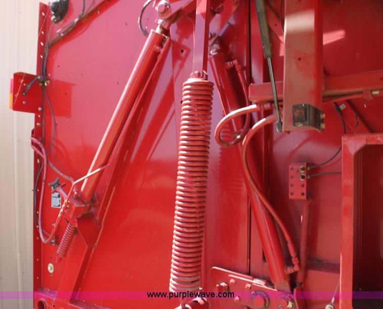 image for item H2218 2009 New Holland BR7090 round baler