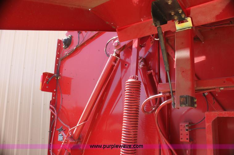 image for item H2218 2009 New Holland BR7090 round baler